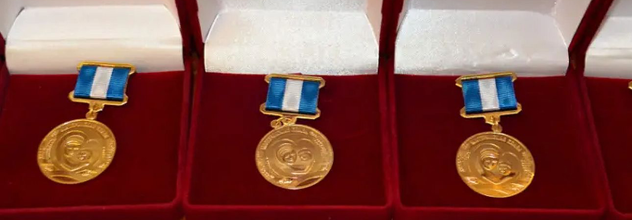  Почетный знак «Материнская слава»