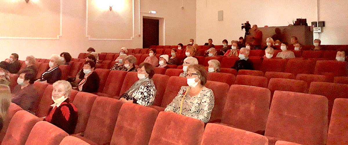 Вручение нагрудного знака к званию "Ветеран труда Иркутской области"